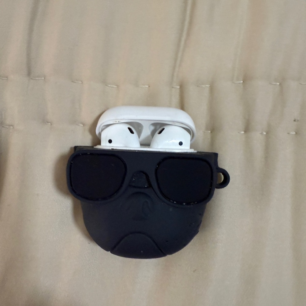 Airpods(second generation) with French Bulldog case!